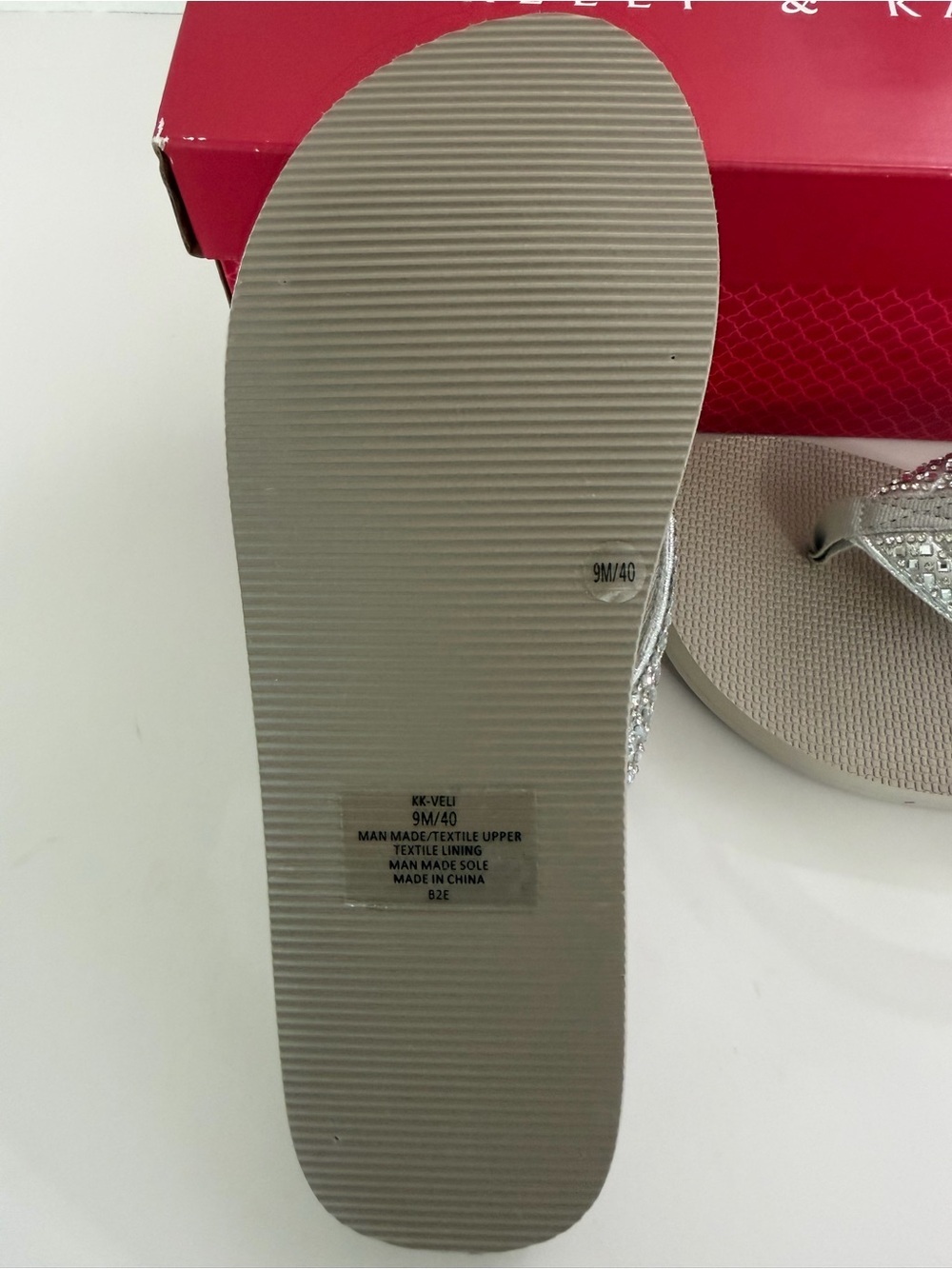 Kelly & Katie Silver Rhinestone Flip Flop Sandals | Size 9 / EU 40 | New in Box - Picture 6 of 6
